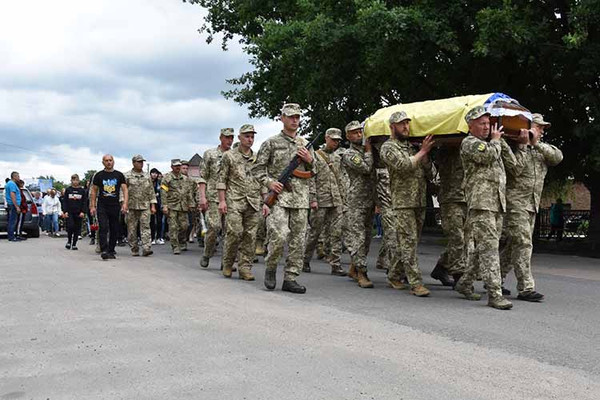У Пирятині в останню путь провели захисника України
