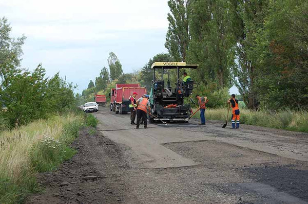 Триває ремонт на ділянці дороги між Гребінкою і Бесідівщиною