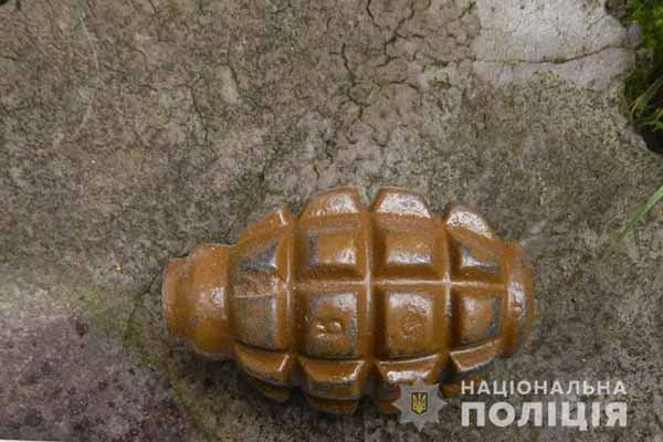 На Полтавщині у 47-річного чоловіка вдома знайшли гранату