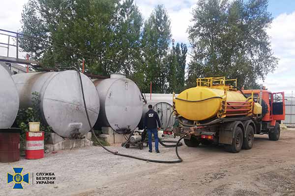 На Полтавщині працівник виробничого підприємства викрав понад 20 кубометрів метанолу