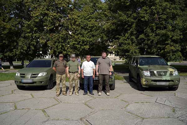 Полтавським військовим передали ще 3 позашляховики
