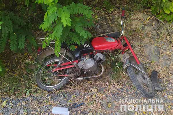 На Полтавщині автомобіль збив 13-річного мопедиста