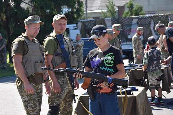 У Пирятині відбувся захід із популяризації військової служби