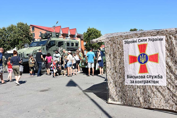 У Пирятині відбувся захід із популяризації військової служби