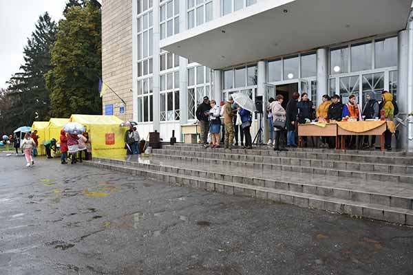 Пирятинці зібрали понад 53 тисячі гривень на авто для захисників Пирятинці зібрали понад 53 тисячі гривень на авто для захисників