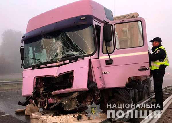вантажний автомобіль "MAN", під керуванням 59-річного жителя Полтавськ