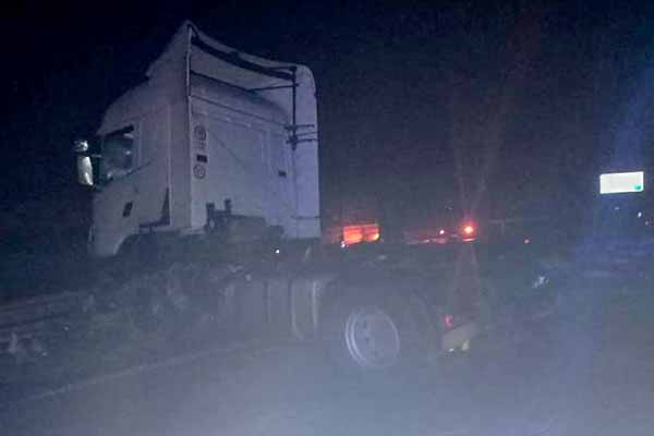 На Полтавщині на автодорозі Київ-Харків перевернулася вантажівка