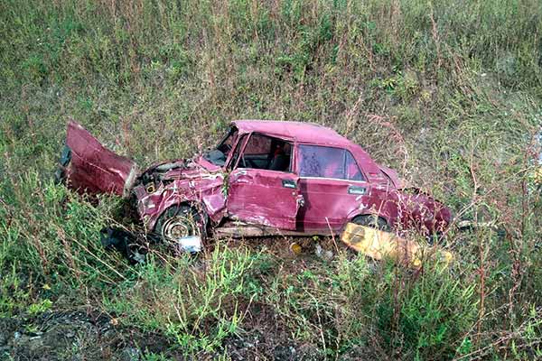 ДТП: «ВАЗ» з’їхав у кювет та перекинувся