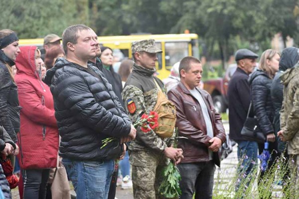 На Полтавщині в останню путь провели 30-річного захисника з Пирятинщин