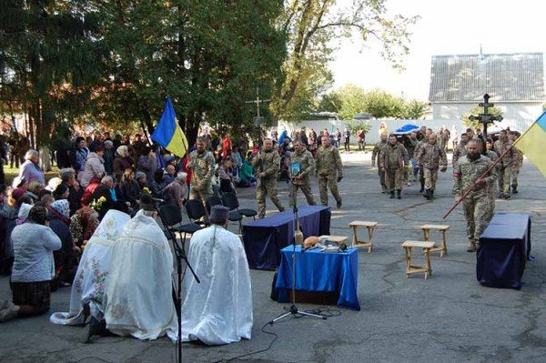 Гребінківська громада попрощалася із Героями України