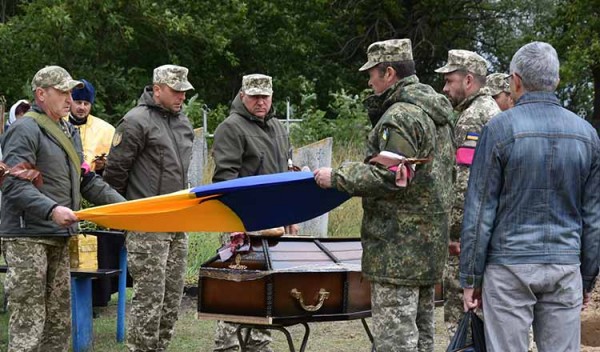 Пирятинська громада провела в останню путь ще одного солдата