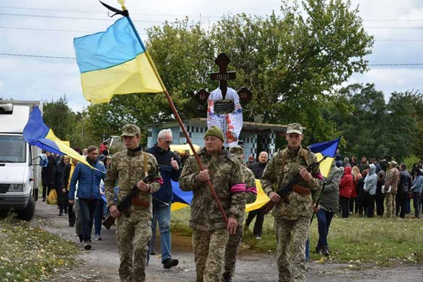 Пирятинська громада провела в останню путь ще одного солдата