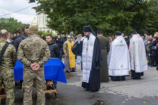 На Полтавщині в останню путь провели шістьох захисників України