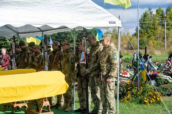 На Полтавщині в останню путь провели шістьох захисників України