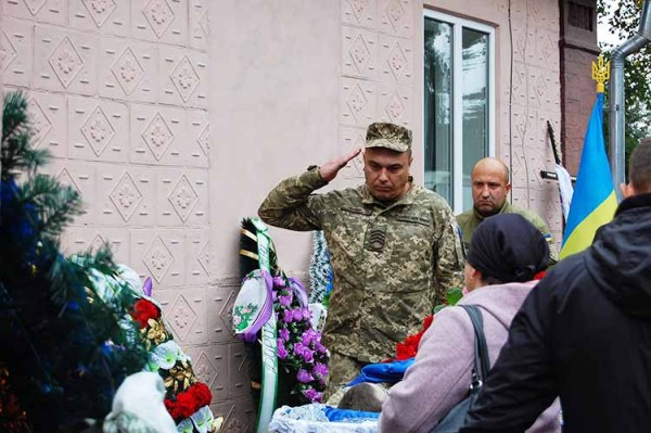 На Гребінківщині провели в останню путь мужнього воїна Р.Осіновського