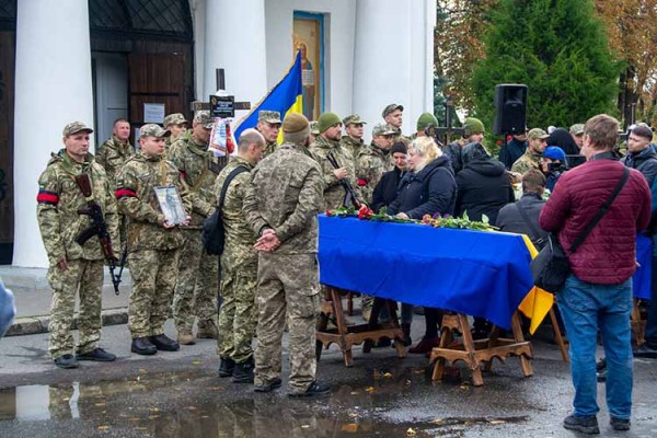 На Полтавщині в останню путь провели шістьох захисників України