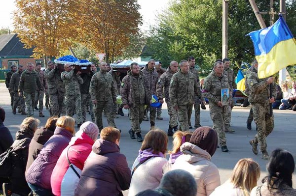 Гребінківська громада попрощалася із Героями України