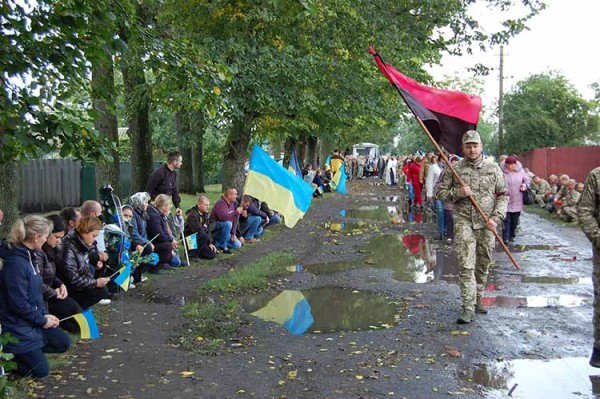 На Гребінківщині провели в останню путь мужнього воїна Р.Осіновського