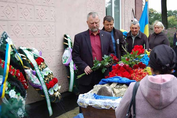 На Гребінківщині провели в останню путь мужнього воїна Р.Осіновського