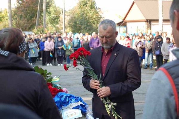 Гребінківська громада попрощалася із Героями України
