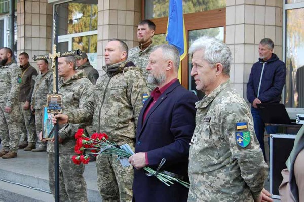 Гребінківська громада попрощалася із Героями України