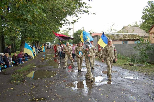 На Гребінківщині провели в останню путь мужнього воїна Р.Осіновського