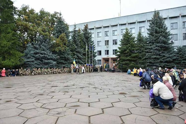 На Полтавщині в останню путь провели 30-річного захисника з Пирятинщин