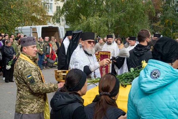На Полтавщині в останню путь провели шістьох захисників України