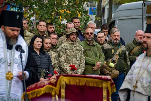 На Полтавщині в останню путь провели шістьох захисників України