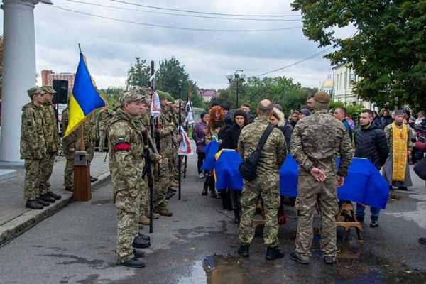 На Полтавщині в останню путь провели шістьох захисників України