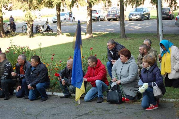 Гребінківська громада попрощалася із Героями України