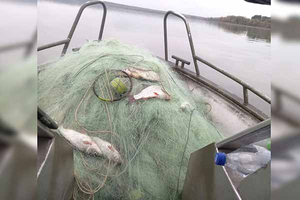 На водоймах Полтавщини вилучено кілометр браконьєрських сіток
