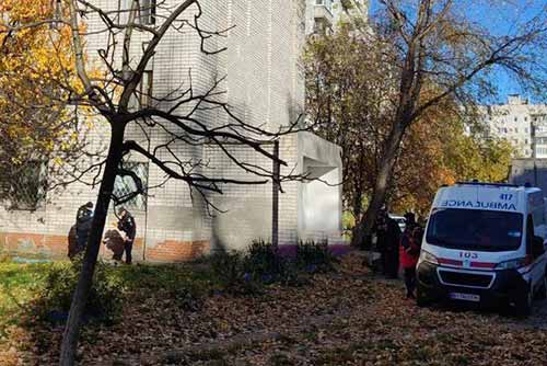 На Полтавщині 28-річна жінка випала з квартири четвертого поверху