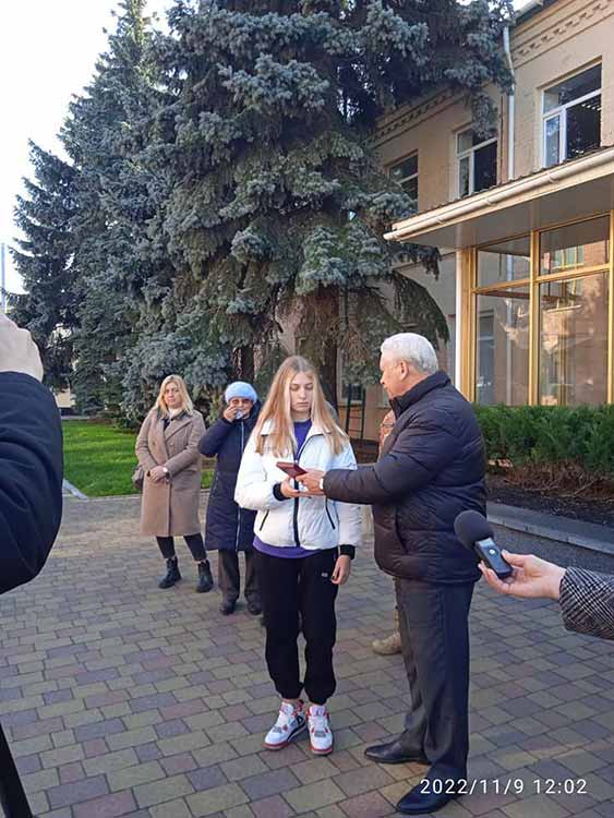 У Лубнах батькам, дружині та донці передали орден загиблого сина