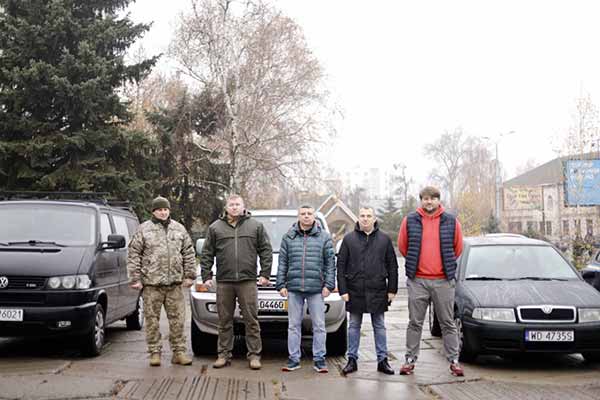 Чотири автомобілі їдуть із Полтави для військовослужбовців ЗСУ