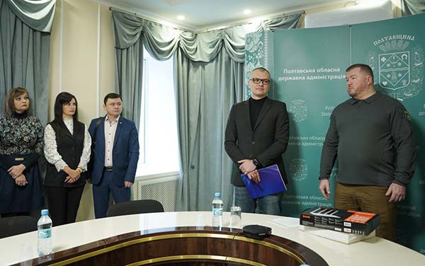 Закладам освіти Полтавщини передали нову інтернет-техніку