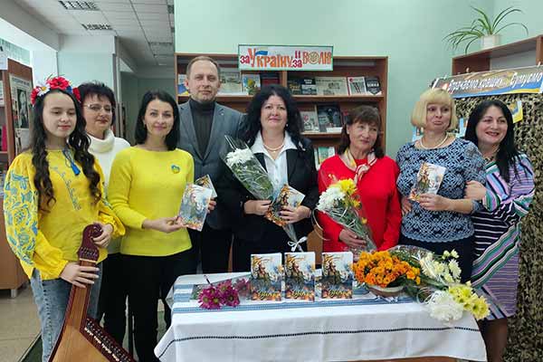 У Лубнах презентували альманах 105-ти авторів «Нескорена Україна»