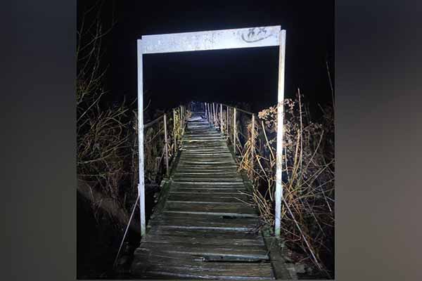 На Полтавщині в річку з підвісного містка впав юнак і загинув