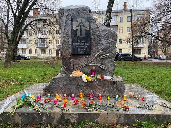 Полтавці вшанували пам'ять жертв кремлівського голодомору-геноциду