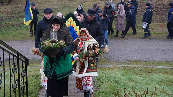 На Лубенщині вшанували жертв голодоморів в Україні