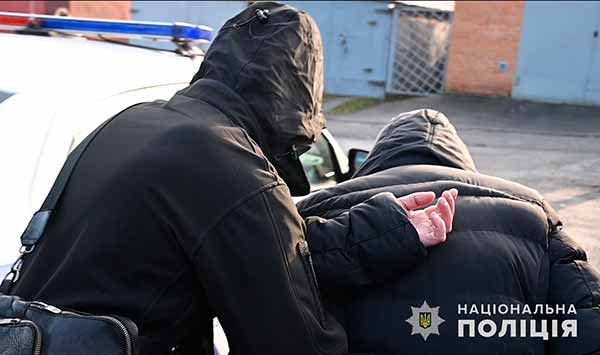 Дружина полтавського поліцейського дала відсіч раніше судимому