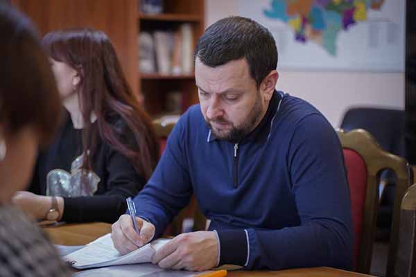 У Полтаві тривають підготовчі роботи для монтажу модульного містечка