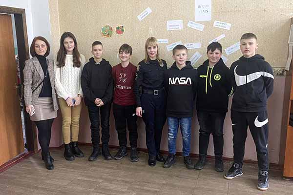 На Полтавщині поліцейські говорили про безпеку з учнями Пирятинської