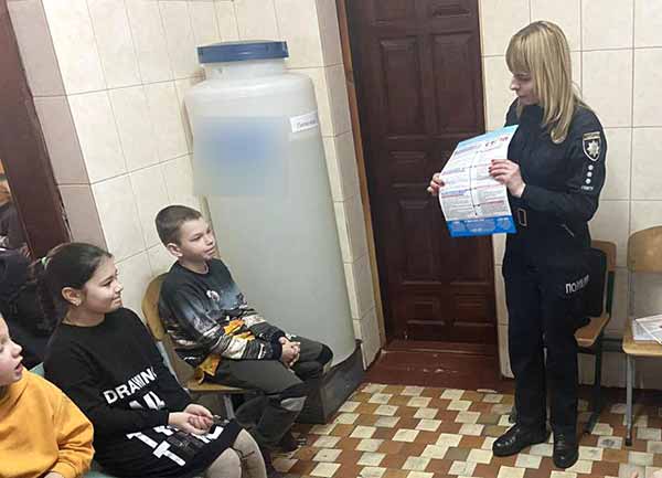 На Полтавщині поліцейські говорили про безпеку з учнями Пирятинської