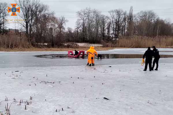 У Полтаві чоловік переходив Ворсклу та провалився під лід