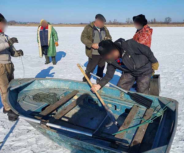 На Полтавщині врятовано двох рибалок, які опинилися на відколотій криз