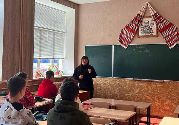 ювенальні поліцейські обговорили з учнями правила безпечної поведінки