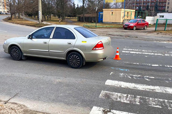 У Полтаві водійка NISSAN збила двох пішоходів