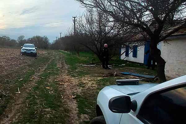 Посварилися: на Полтавщині 20-річний чоловік ножем порізав родича Посварилися: на Полтавщині 20-річний чоловік ножем порізав родича