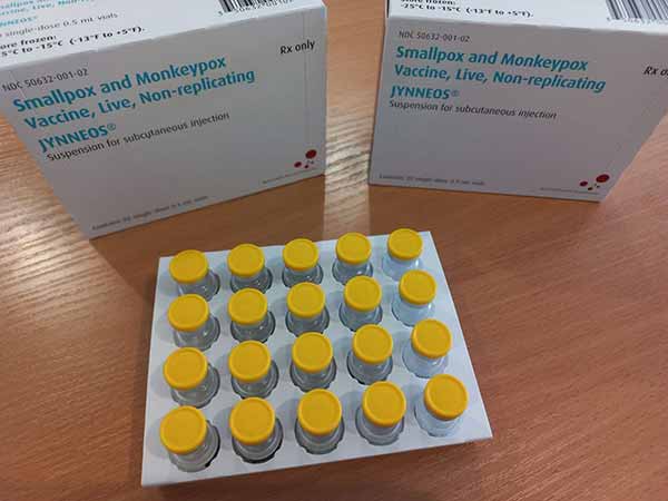 На Полтавщину привезли 140 доз вакцини проти віспи мавп На Полтавщину привезли 140 доз вакцини проти віспи мавп